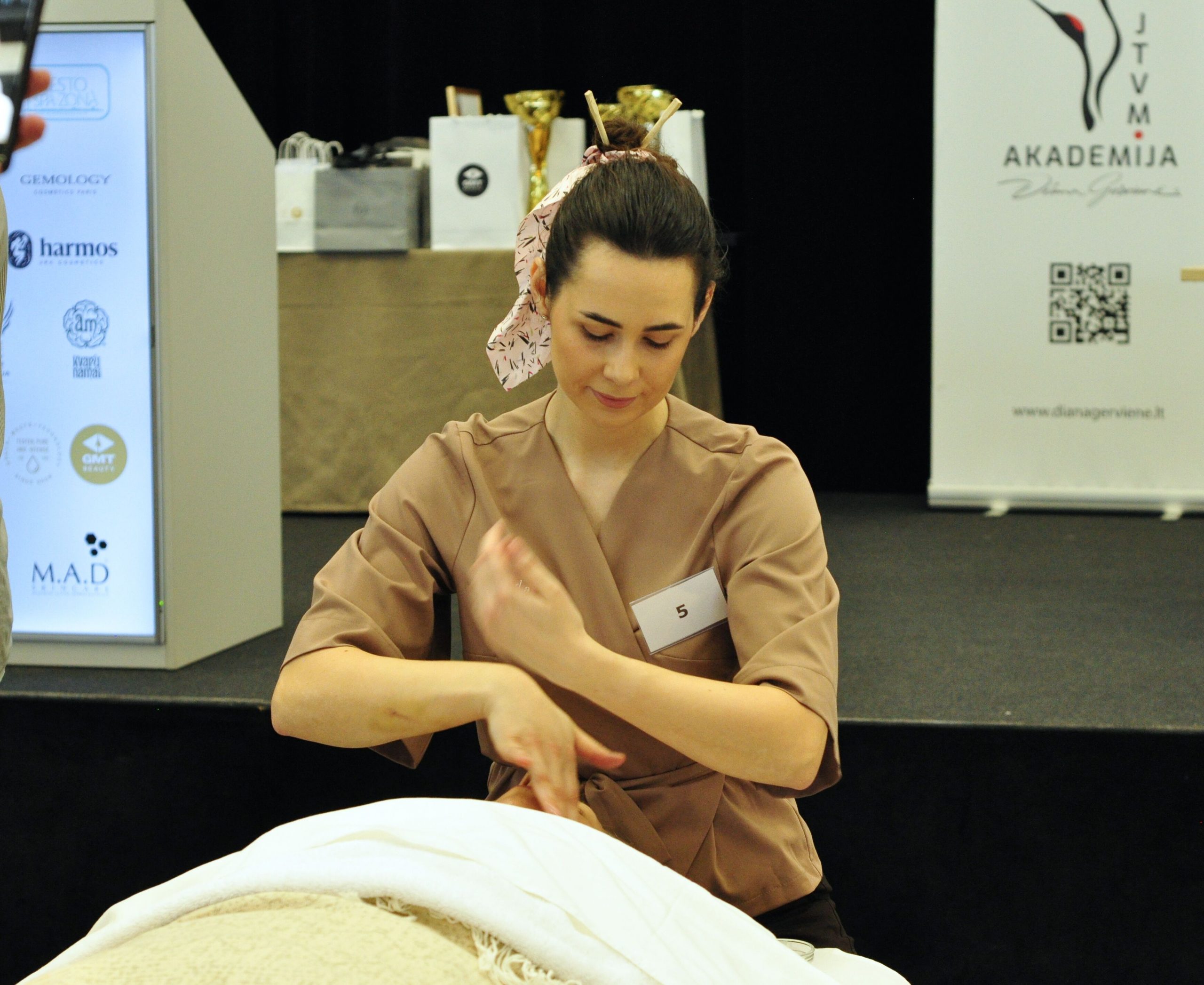 (2024-04-15) II ATVIRAS LIETUVOS KOSMETIKŲ KOSMETOLOGŲ MASAŽO KONKURSAS DSC0223 Scaled 1